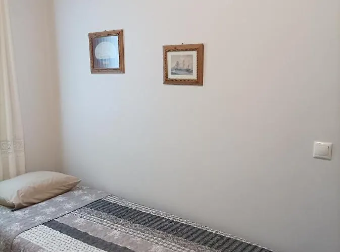 The House In The Port Ferienhaus *