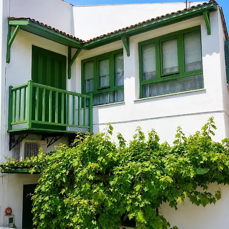 The House In The Port Holiday home *