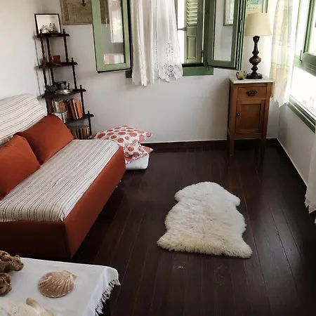 The House In The Port Holiday home *